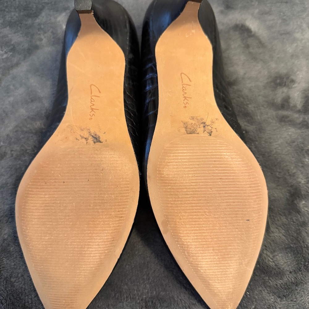 Clark’s black heels.  Size 7. Worn a few times.